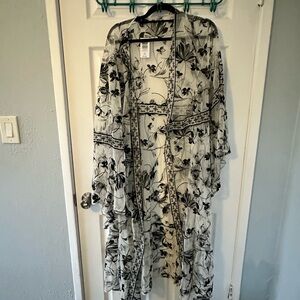 NWT - City Chic - embroidered Floral Sheer Kimono - 3x